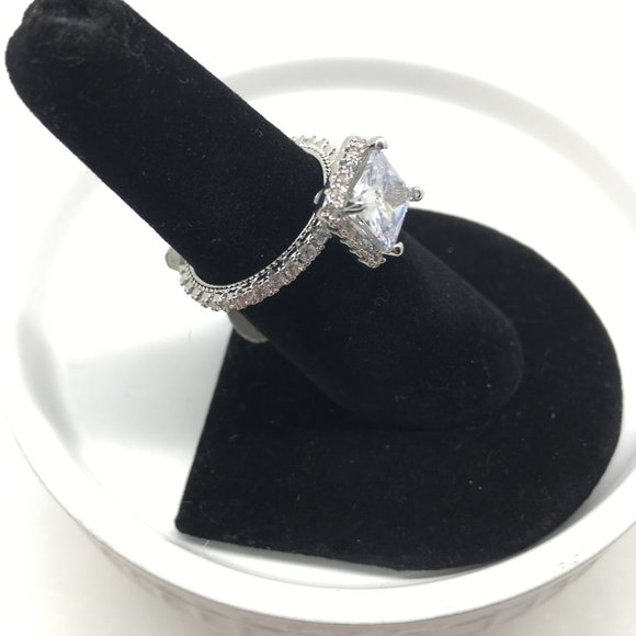 ring - Picture 2 of 4